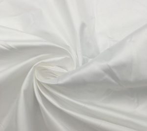 380T polyester taffetas uni tissu de doublure